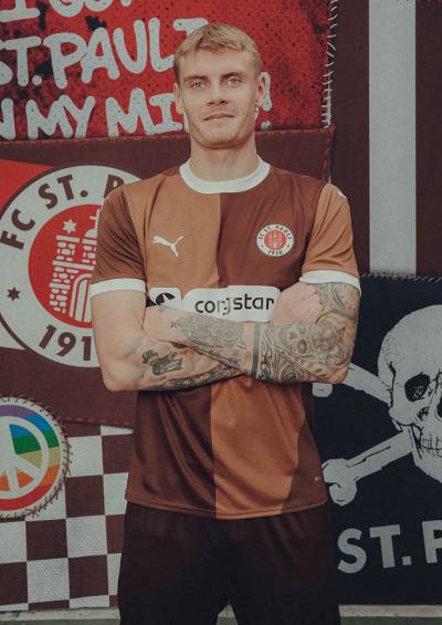 st_pauli_24_25_puma_home_kit_b.jpeg