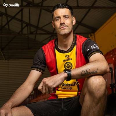 partick_thistle_24_25_o_neills_home_kit_0c.jpeg