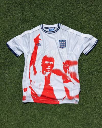 oof_exhibition_a_century_of_football_shirt_art_e.jpeg