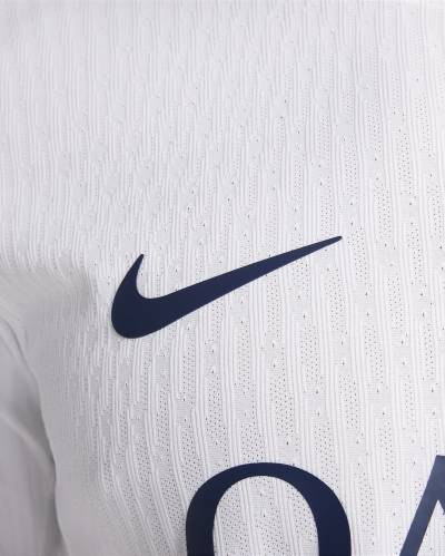 paris_saint_germain_24_25_nike_away_kit_4.jpeg