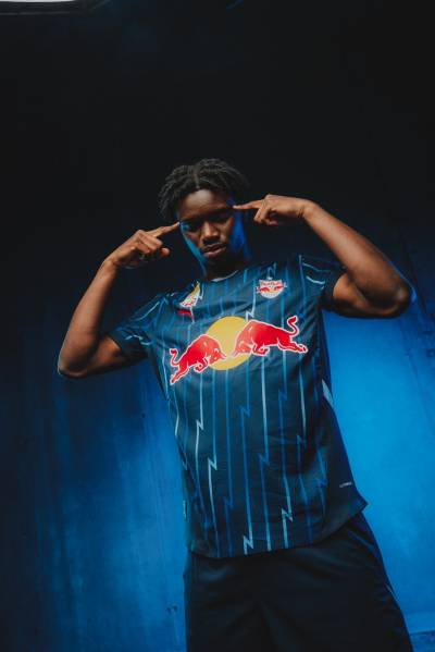 red_bull_salzburg_24_25_puma_away_kit_b.jpg