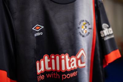 luton_town_24_25_umbro_away_kit_c.jpg