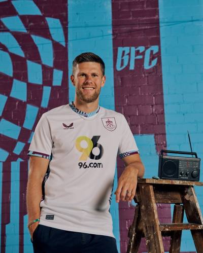 burnley_24_25_castore_third_kit_b1.jpg